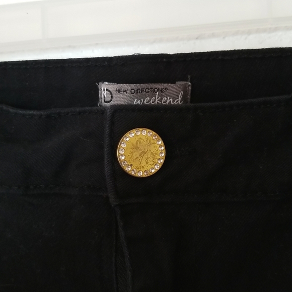 New Directions Weekend Shorts - Picture 3 of 6